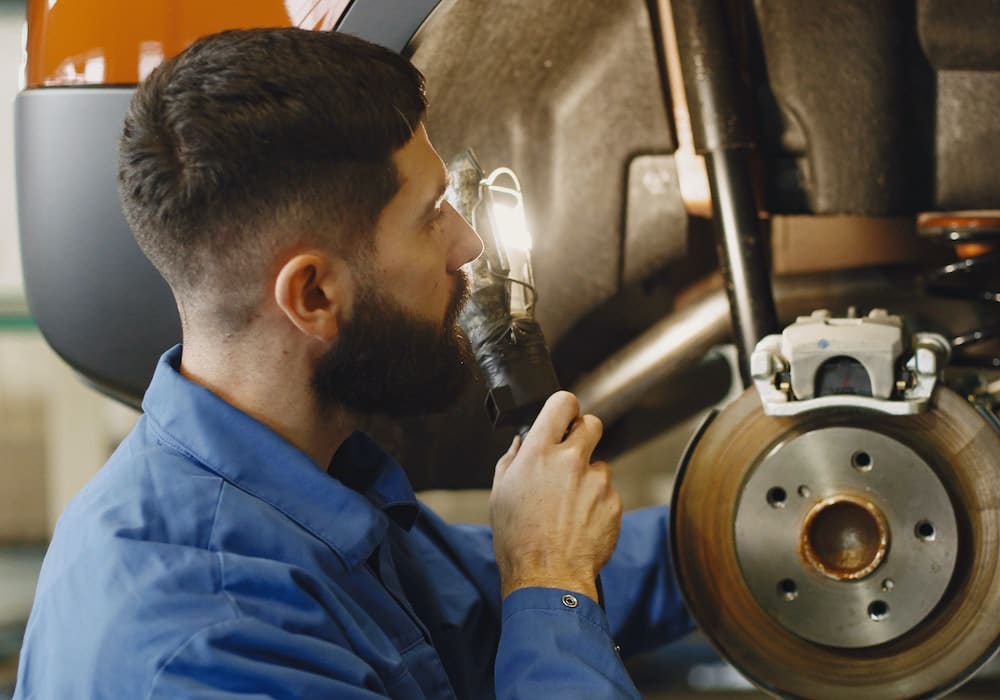 Man inspecting brakes - fleet vehicle maintenance