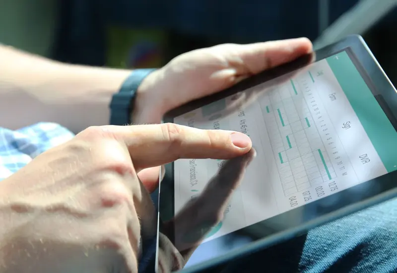 Driver tapping an ELD duty log on a tablet